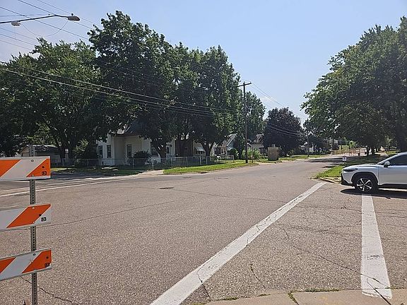 5th image of 935 Oakdale Ave