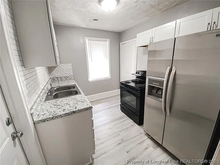 210 E 16th St #1 — Photo 16