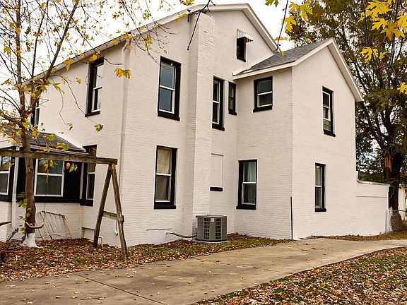 4th image of 102 E Stanton St