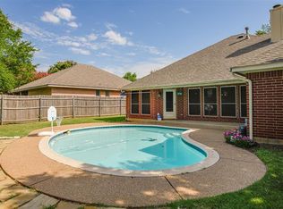 6114 Castle Creek Rd, Arlington, TX 76017