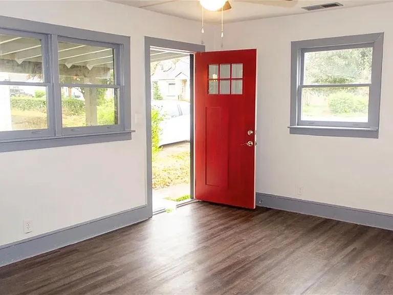 2418 Crestview Ave — Photo 5