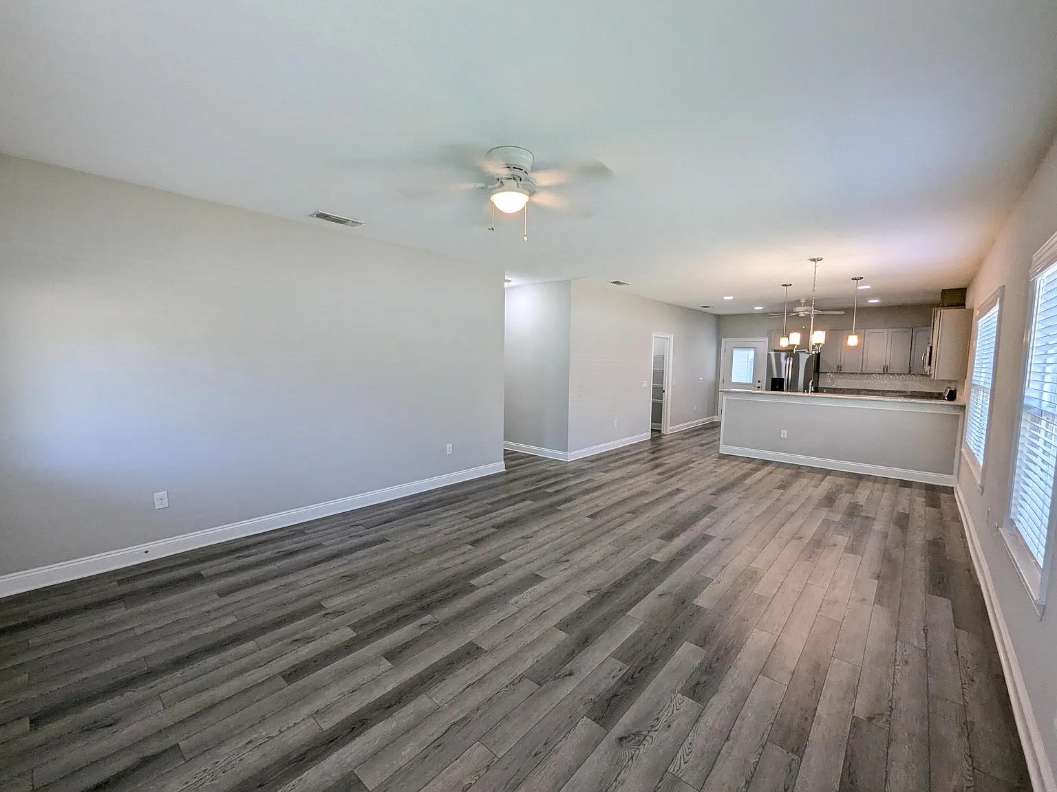3 bed, 1736 sqft, $2,420 — Photo 4