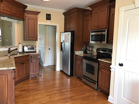 3rd image of 103 E Stargrass Cir
