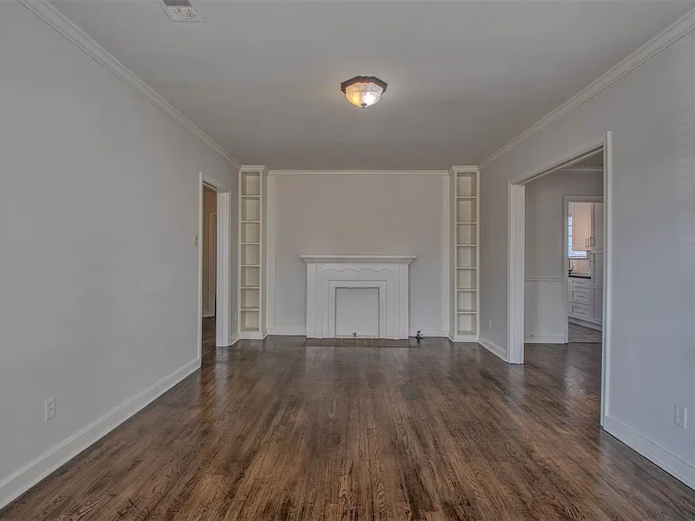 2216 N Arthur St — Photo 3