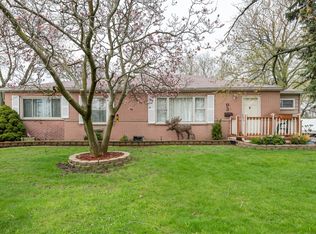 93 E Berkley Ln, Hoffman Estates, IL 60169