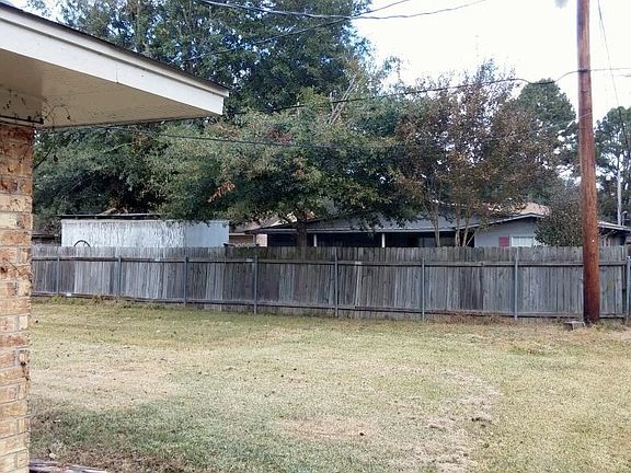 3rd image of 305 Grant Dr