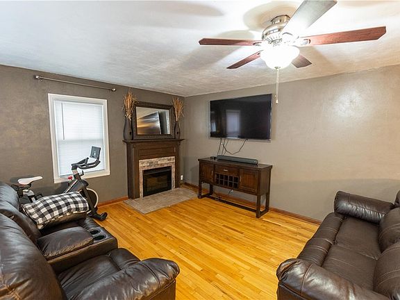 4th image of 2513 160th St