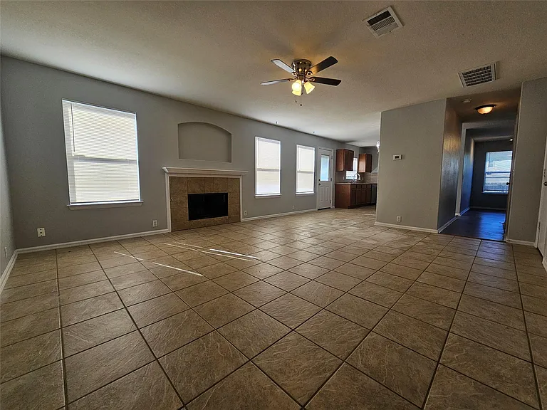 580 Hometown Pkwy — Photo 14