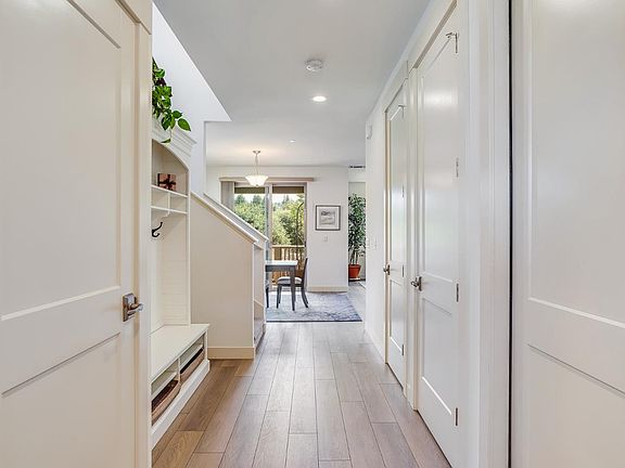 3rd image of 913 Lundy Ln