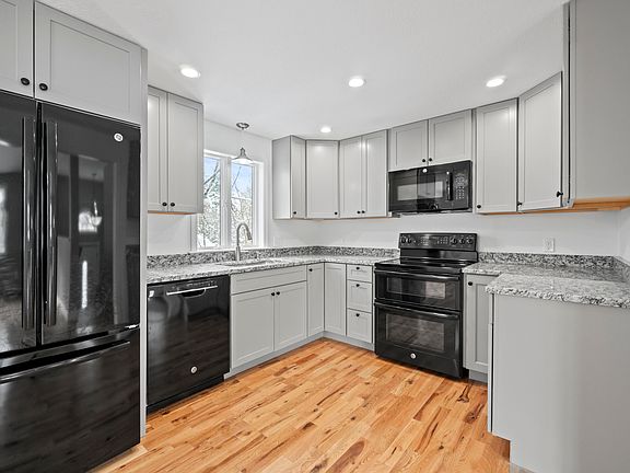 4th image of 40 Lynwood Drive