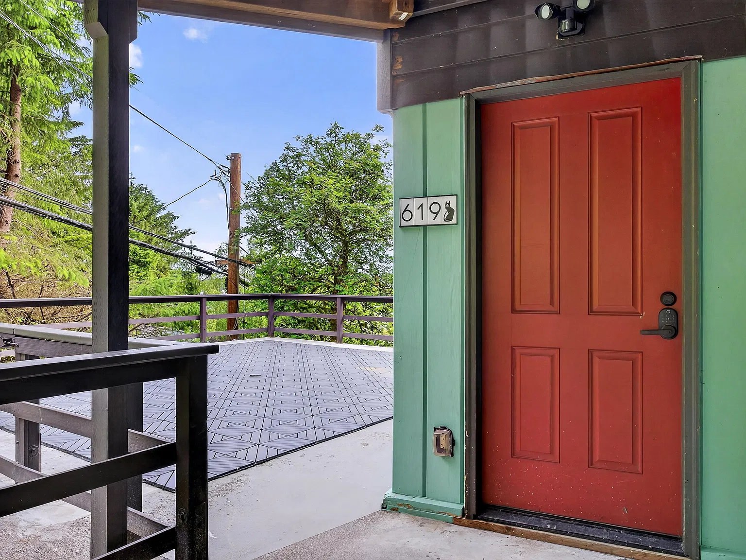 621 Pine St — Photo 1