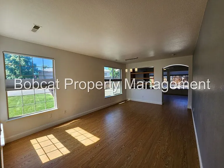 1240 Flintwood Dr — Photo 4