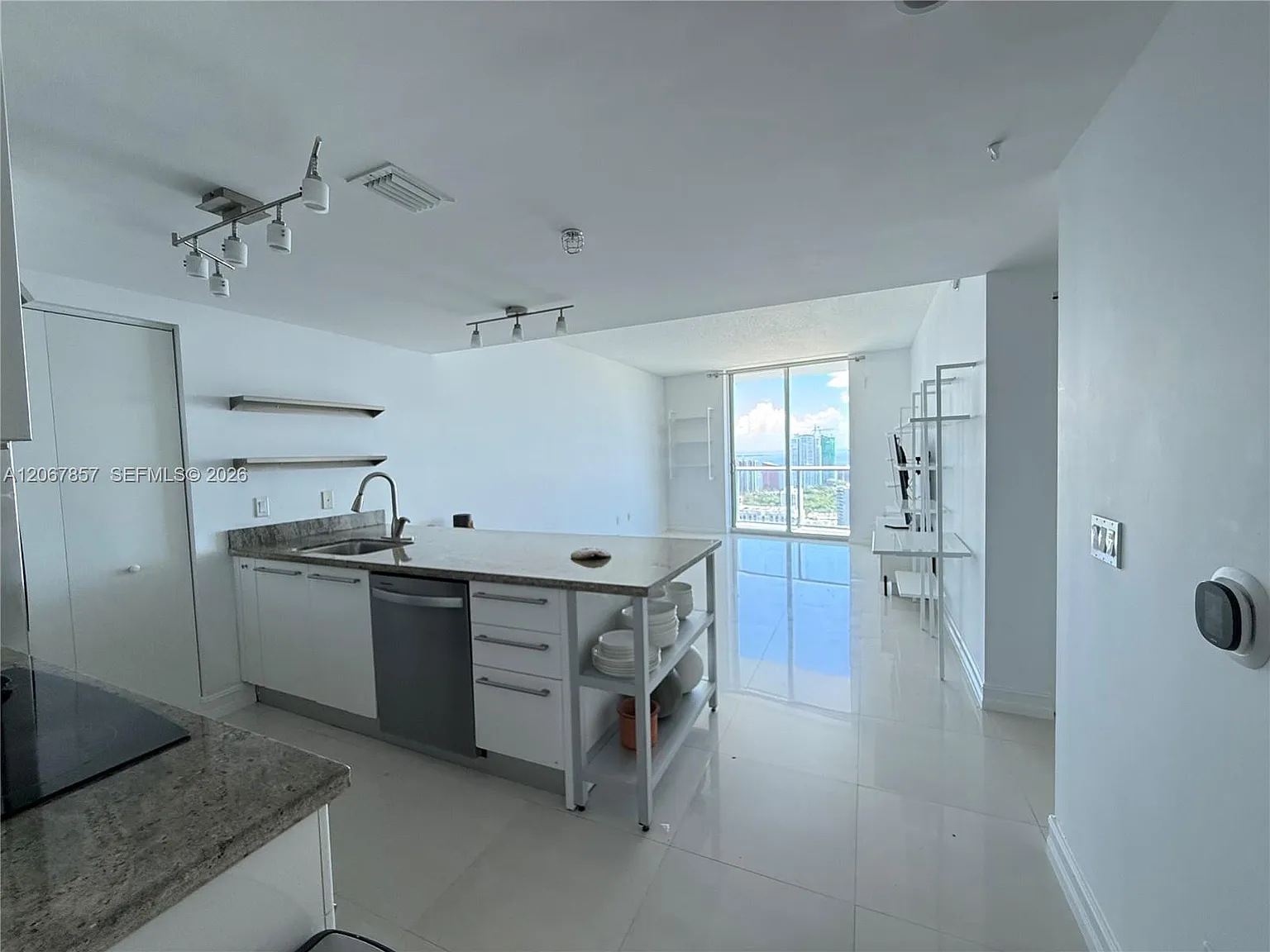 1 bed, 832 sqft, $2,900 — Photo 1