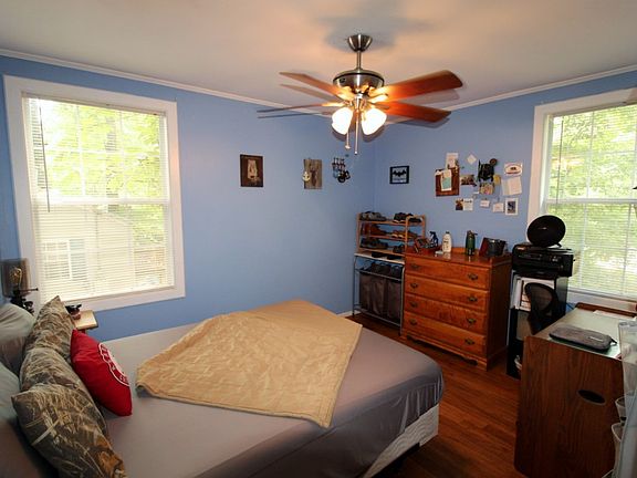 3rd image of 33 Circlewood