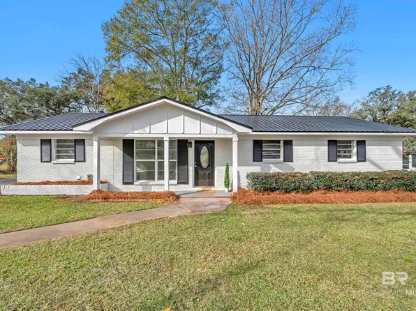 10628 Oak Ave, Grand Bay, AL 36541