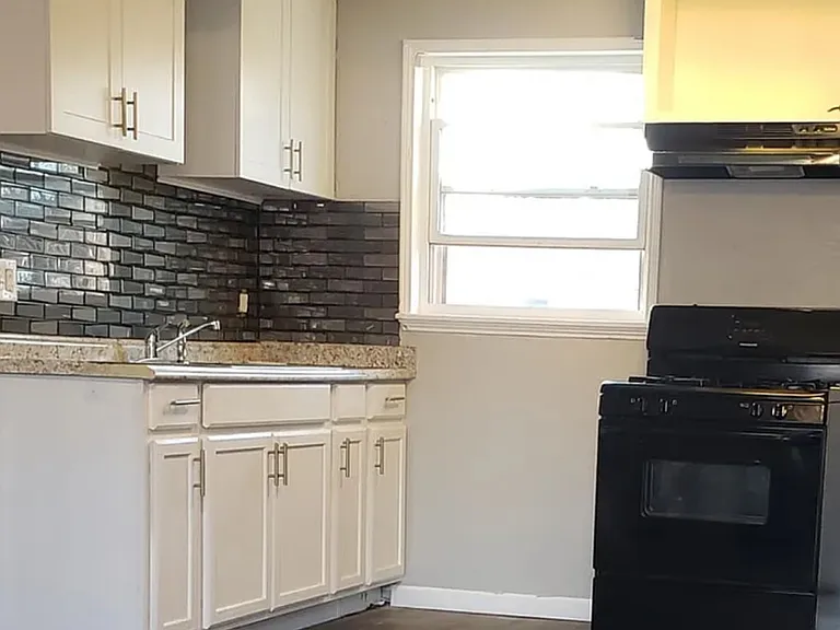 1321 Mallard Dr — Photo 3