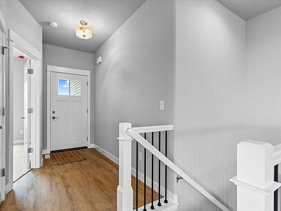3rd image of 1265 Berkshire Ln