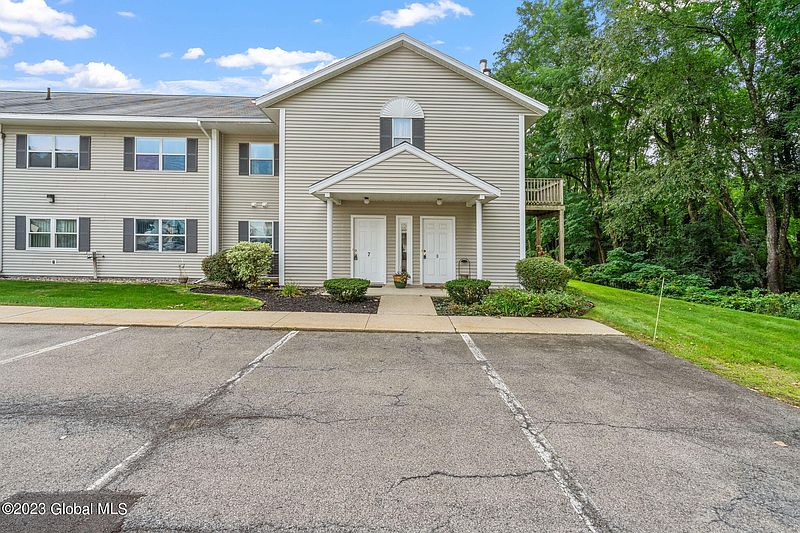 3rd image of 707 Greenwich Drive