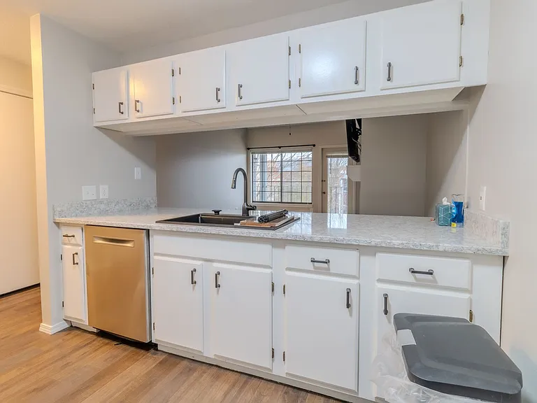 601 Riverine Dr #302 — Photo 7