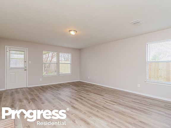 5th image of 2728 Prairie Creek Dr