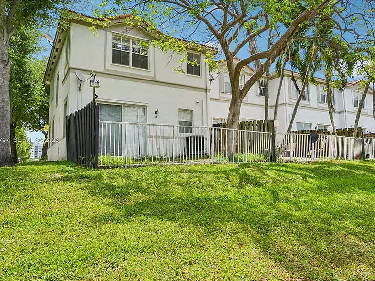 8188 NW 108th Pl #- — Photo 35