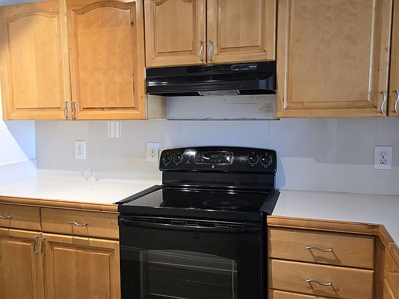 2nd image of 871 NE 207th Ln #202