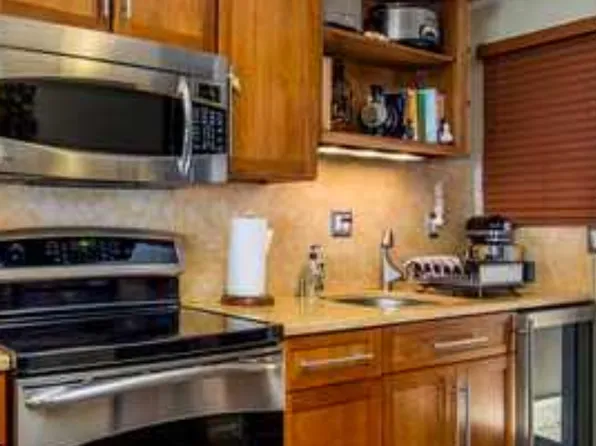 142 W Walk, West Haven, CT 06516