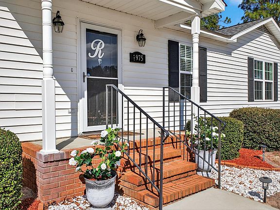 4th image of 1975 Williston Rd