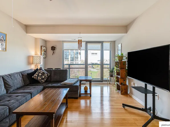 220 S 31st Ave APT 3205, Omaha, NE 68131