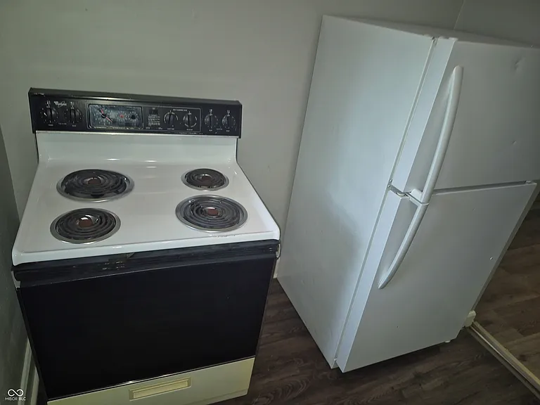 3338 N Kenwood Ave — Photo 9