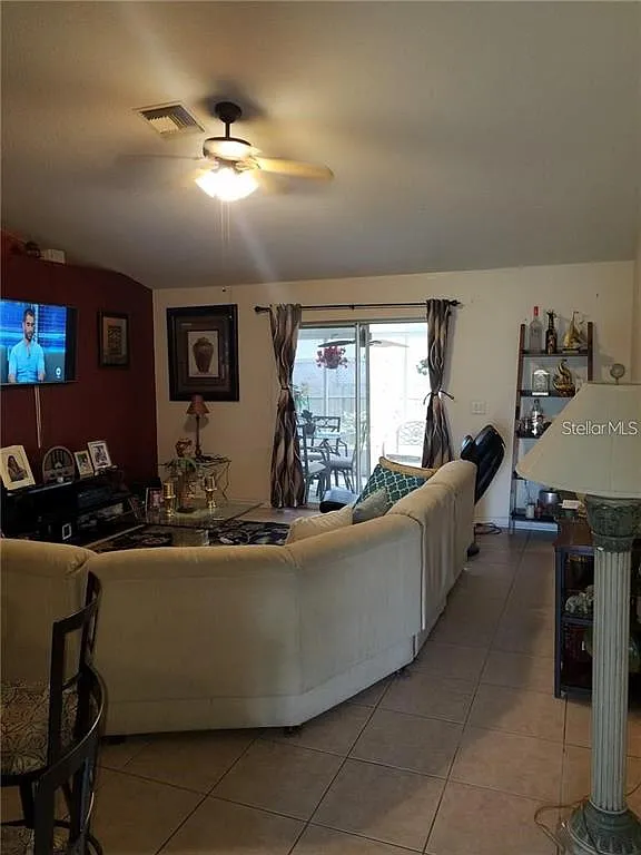 3 bed, 2.0 bath, 1474 sqft, $1,850 — Photo 3