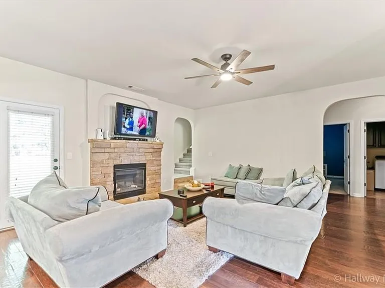 1412 English Manor Cir — Photo 5