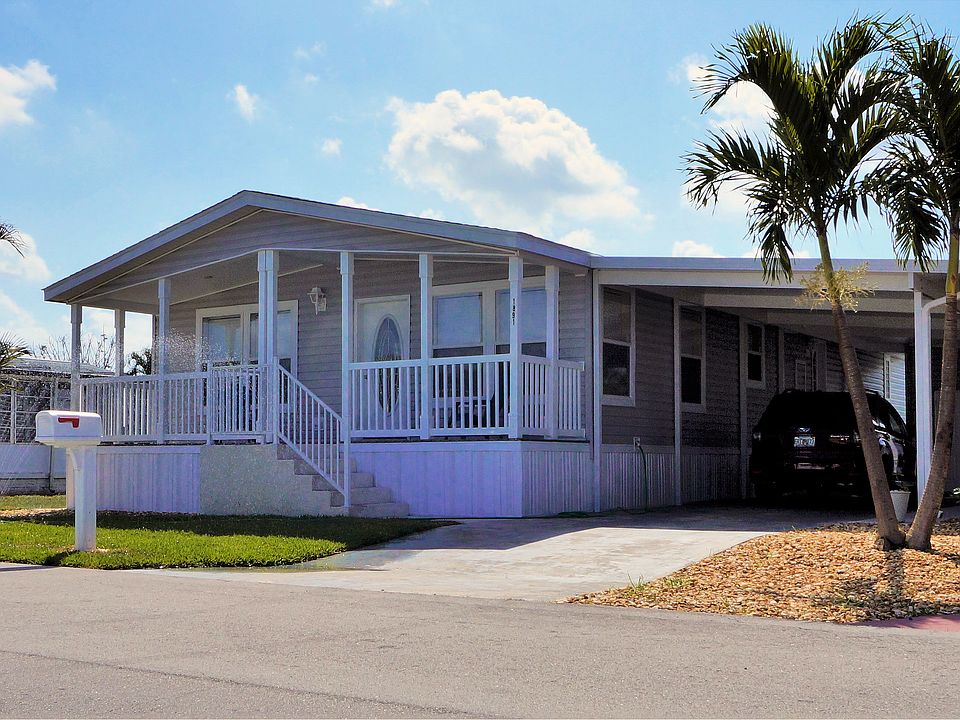 NICE PORCH-HUGE CARPORT!