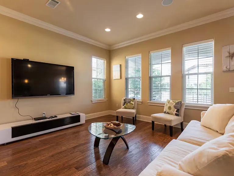 1943 Boardwalk Dr — Photo 11
