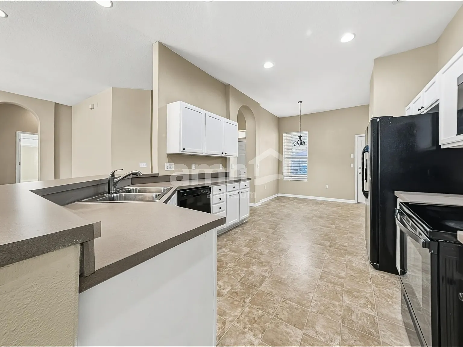 4 bed, 2.0 bath, 2036 sqft, $2,195 — Photo 4