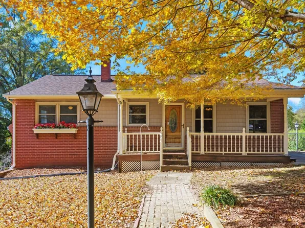 1323 Collins Dr, Burlington, NC 27215
