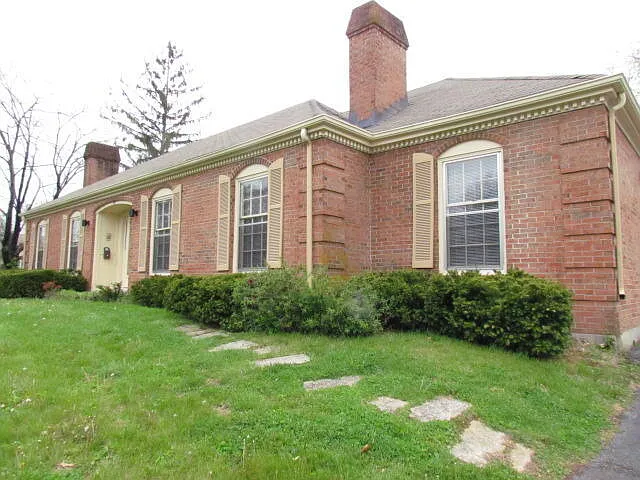 2 bed, 1.0 bath, 1400 sqft, $1,450 — Photo 2