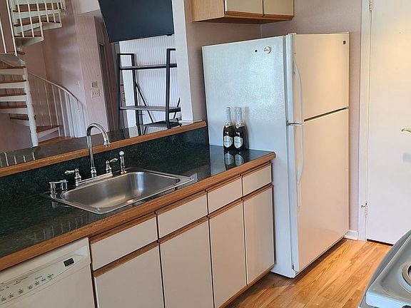 5th image of 249 Fountain St APT D