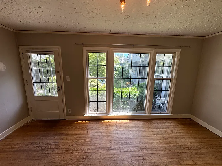 555 NE Fargo St #9 — Photo 3