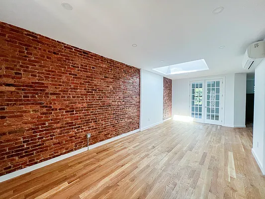 Rented by EXR | media 1