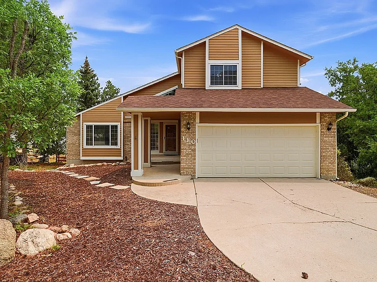 110 Mobray Ct — Photo 1