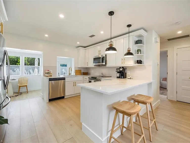 4523 Fluvia Ave — Photo 4