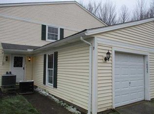 10055 Independence Dr, North Royalton, OH
