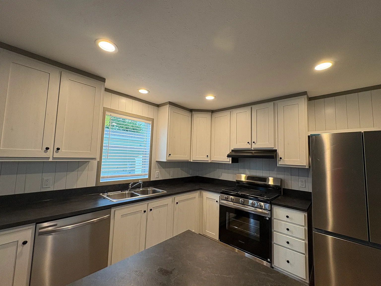 3 bed, 1216 sqft, $1,249 — Photo 2