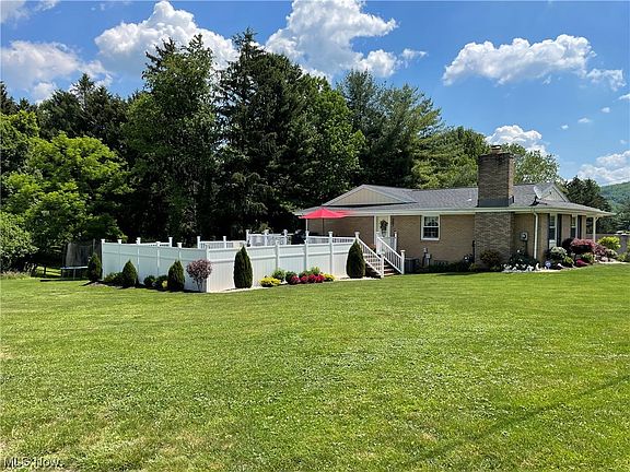 4th image of 236 Kingsview Dr
