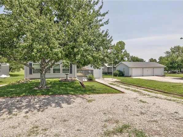 10 Foothills Trl, Linn Valley, KS 66040