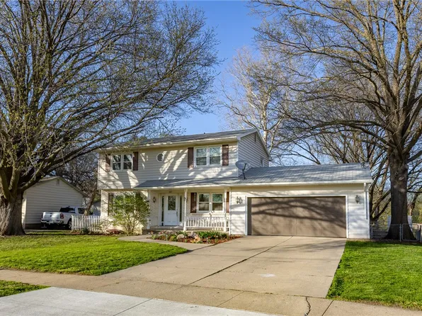 387 N Hickory Blvd, Pleasant Hill, IA 50327