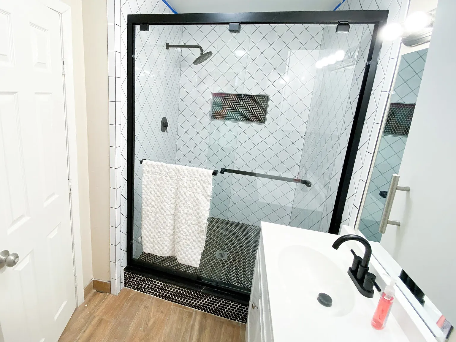 Studio, 900 sqft, $1,350 — Photo 4