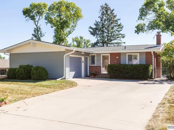 9817 Ruggles St, Omaha, NE 68134