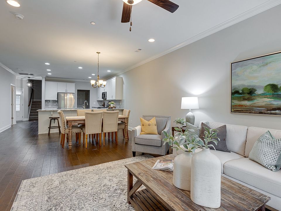 1st image of 804 Cottage House Ln